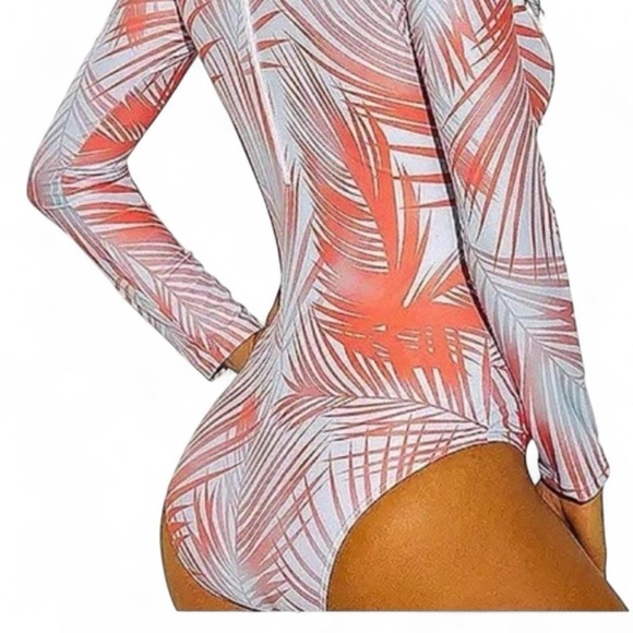 NWT- Woman’s UPF Rashguard Neon Coral Palms / Sz M - Picture 3 of 8